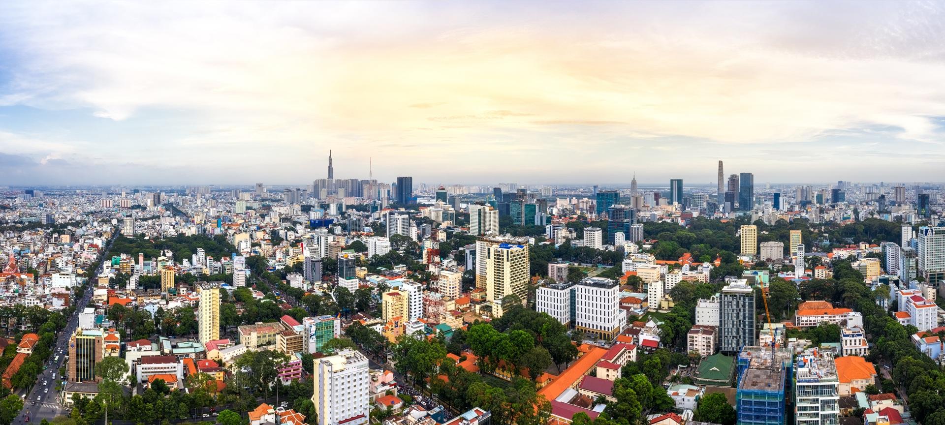 Panoramablick über moderne Großstadt mit Hochhäusern | Schlaglochreparatur